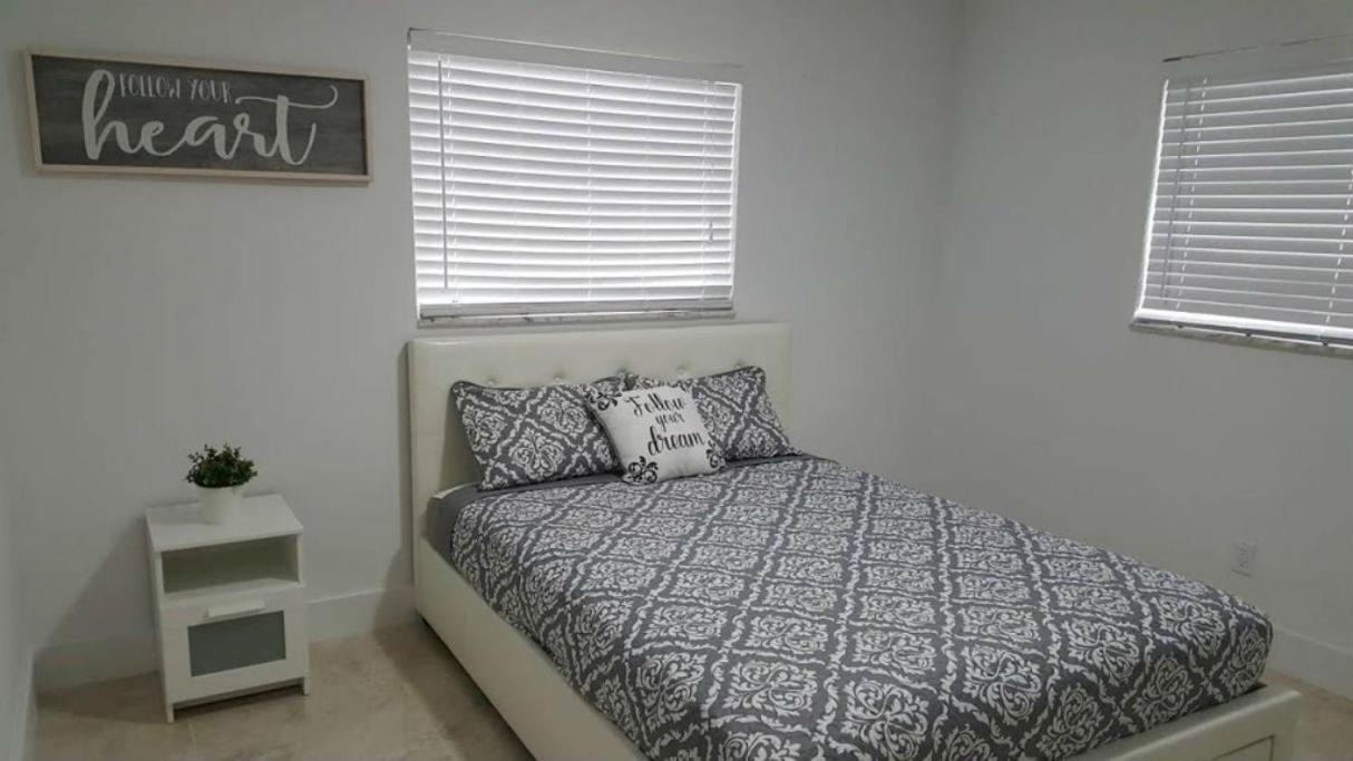 N61 Apartment Холивуд Екстериор снимка