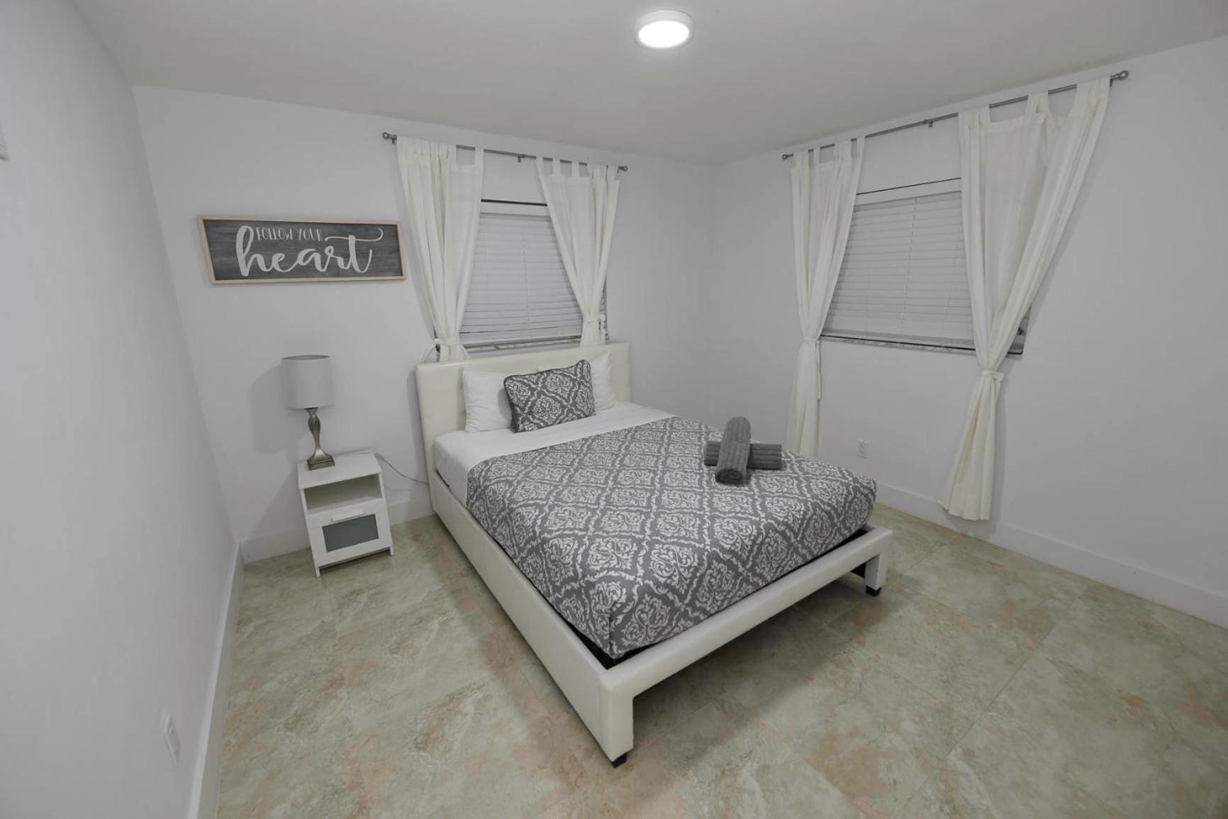N61 Apartment Холивуд Екстериор снимка